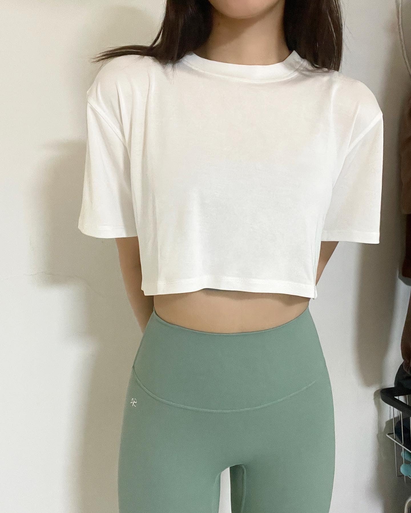 SWEAT WEATHER CROP T